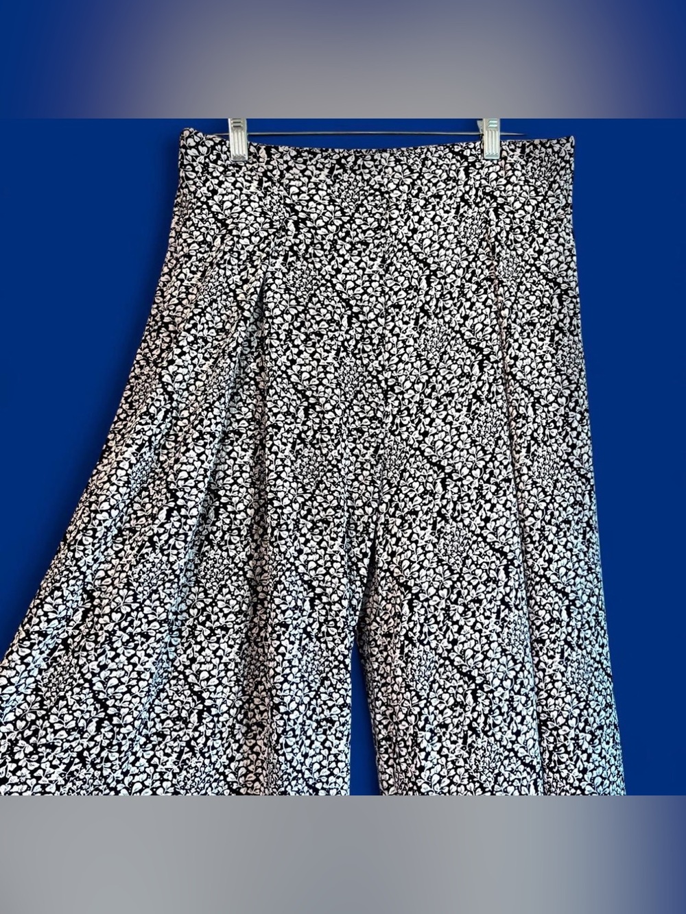 NWT Skies Are Blue Black & White Floral Palazzo Pants, size L